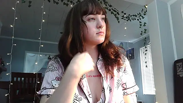 Snapshot of Trickylucy555 chatting on August 7, 2:41 pm Trickylucy555 online show from August 7, 2:41 pm