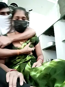 Snapshot of Priya_Couple chatting on November 1, 6:26 am Priya Couple online show from November 1, 6:26 am