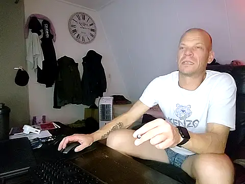 Kinky Play1 online show from October 19, 8:09 pm