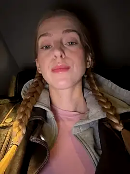 kira mia online show from November 25, 3:12 pm