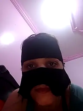 SandyAmr online show from November 22, 8:57 am