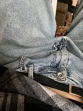 Snapshot of damiew1 chatting on October 19, 11:44 am damiew1 online show from October 19, 11:44 am