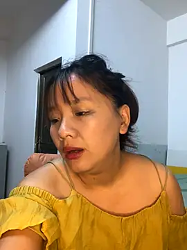 Snapshot of yiyi930316 chatting on October 24, 6:21 am yiyi930316 online show from October 24, 6:21 am