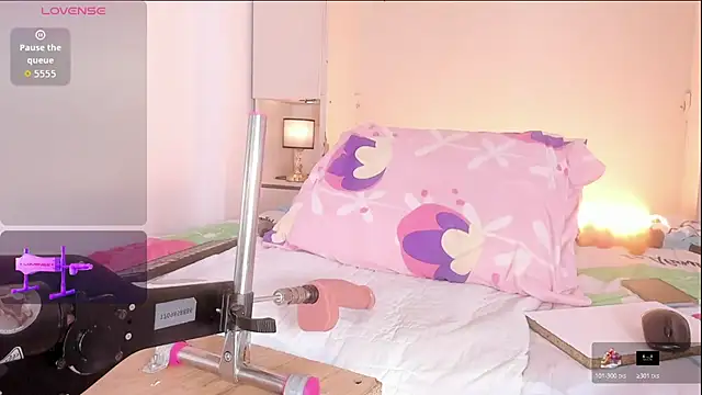 Snapshot of Blackywhiite chatting on November 13, 5:01 pm Blackywhiite online show from November 13, 5:01 pm