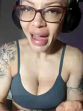 Snapshot of Monroecarolina chatting on October 26, 5:57 am Monroecarolina online show from October 26, 5:57 am