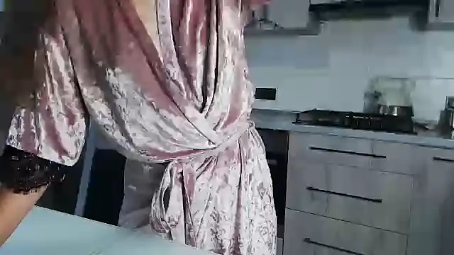 Snapshot of MilenaRossa chatting on October 25, 12:13 pm MilenaRossa online show from October 25, 12:13 pm