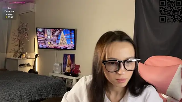 ella simons online show from November 19, 12:54 am