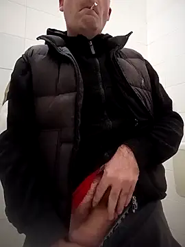 Romaeterna  online show from December 18, 8:04 pm