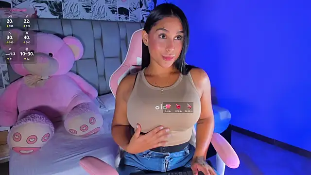 Snapshot of sofialaurentxox chatting on November 25, 9:04 pm sofialaurentxox online show from November 25, 9:04 pm