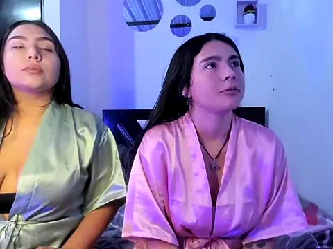 Twodirtyteens18 online show from November 2, 9:06 pm