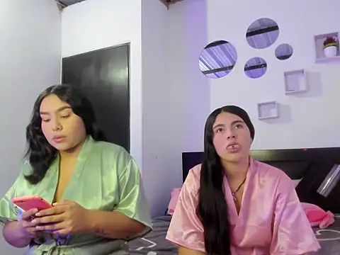 Twodirtyteens18 online show from November 3, 9:16 pm