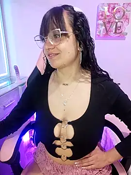 Pinkvixen69 online show from May 4, 5:31 pm