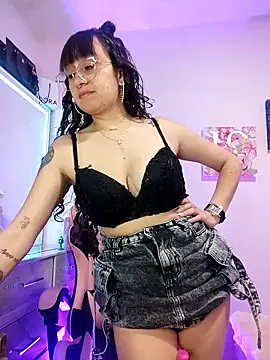 Pinkvixen69 online show from May 8, 5:07 pm