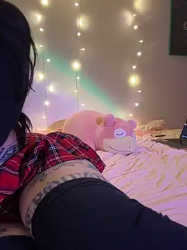 Snapshot of tattookitten chatting on June 9, 3:51 am tattookitten online show from June 9, 3:51 am