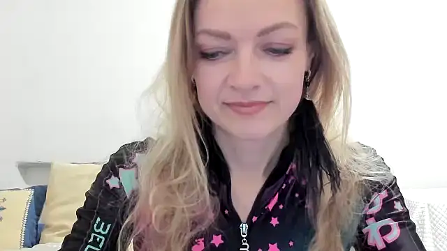 Snapshot of Salionne chatting on March 17, 7:17 pm Salionne online show from March 17, 7:17 pm