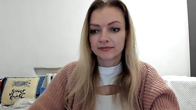 Snapshot of Salionne chatting on March 19, 9:30 pm Salionne online show from March 19, 9:30 pm