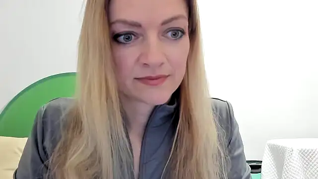 Snapshot of Salionne chatting on March 28, 9:03 pm Salionne online show from March 28, 9:03 pm