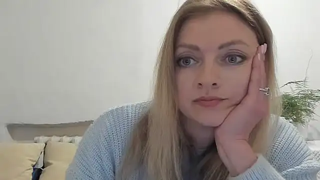 Snapshot of Salionne chatting on March 31, 7:36 pm Salionne online show from March 31, 7:36 pm