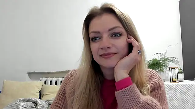 Snapshot of Salionne chatting on April 3, 7:56 pm Salionne online show from April 3, 7:56 pm