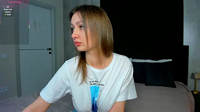 Holly Rays online show from November 5, 8:47 am