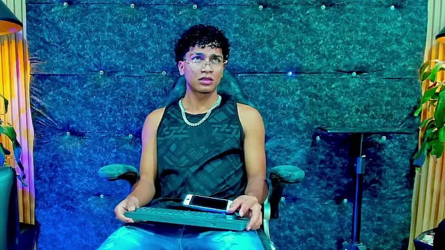 Snapshot of Iaan_Dalton_ chatting on October 22, 7:57 pm Iaan Dalton online show from October 22, 7:57 pm