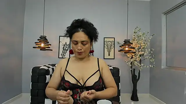Bianca Millf online show from May 7, 3:56 am