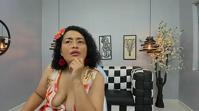 Bianca Millf online show from May 14, 3:46 am