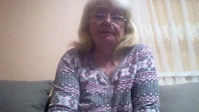 AmyLove353 online show from May 17, 9:00 pm
