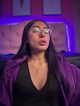 Violeet-Smith online show from October 21, 2:29 pm