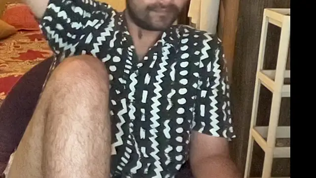 MakeMeAwareAah online show from October 25, 4:35 pm