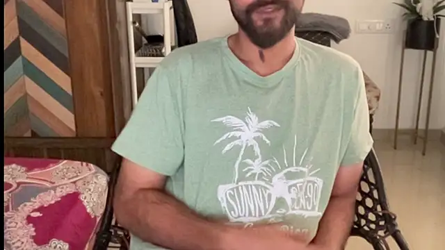 Snapshot of MakeMeAwareAah chatting on January 8, 5:54 am MakeMeAwareAah online show from January 8, 5:54 am