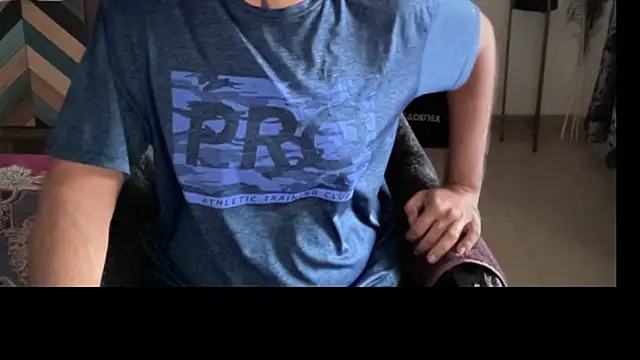 Snapshot of MakeMeAwareAah chatting on January 11, 2:05 am MakeMeAwareAah online show from January 11, 2:05 am