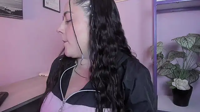 Danna piink  online show from May 20, 11:05 am
