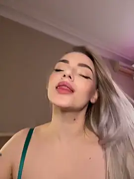 HugeBoobsAlice online show from May 7, 5:13 am