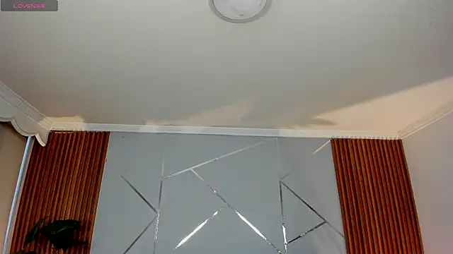 camilaa lux online show from November 8, 1:00 pm