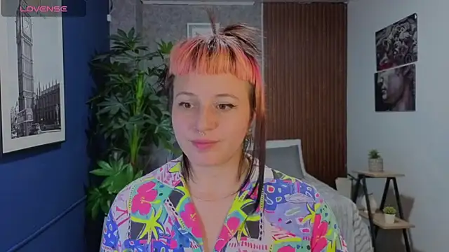 camilaa lux online show from April 1, 3:29 am