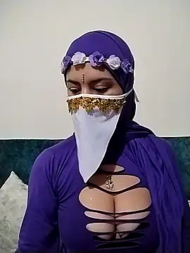 Snapshot of caroline_peed chatting on October 24, 12:01 pm caroline peed online show from October 24, 12:01 pm