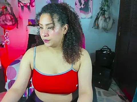 Snapshot of ROZZE_MILA chatting on October 23, 1:32 pm ROZZE MILA online show from October 23, 1:32 pm