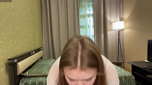 KarlynGow online show from February 10, 7:45 am