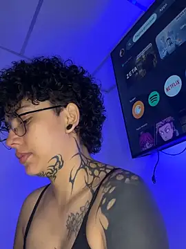 Abby Evanns1 online show from April 1, 1:41 pm