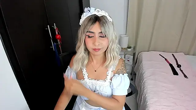 Emilyvalk  online show from May 20, 11:11 pm