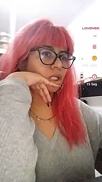 Snapshot of roxy_riot chatting on November 5, 2:28 pm roxy riot online show from November 5, 2:28 pm