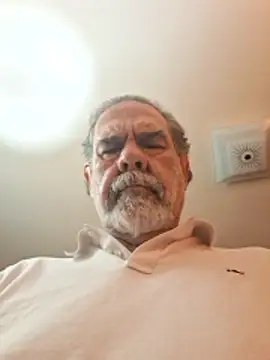 Snapshot of pena633 chatting on April 4, 1:04 am pena633 online show from April 4, 1:04 am