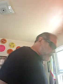 Snapshot of pena633 chatting on May 11, 4:48 pm pena633 online show from May 11, 4:48 pm