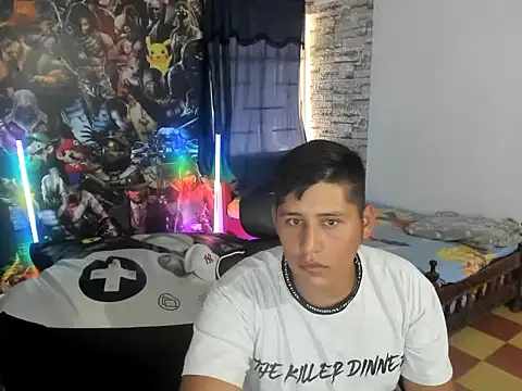 Snapshot of maiker_lozano_ chatting on October 22, 5:56 pm maiker lozano online show from October 22, 5:56 pm
