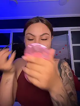 Snapshot of Beella1_ chatting on February 18, 11:39 am Beella1 online show from February 18, 11:39 am