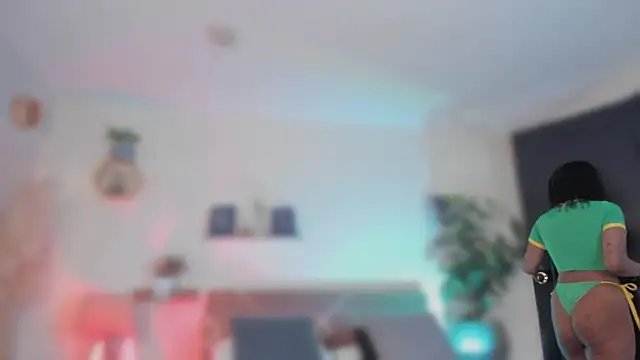 Snapshot of YariRose chatting on June 15, 3:47 pm YariRose online show from June 15, 3:47 pm