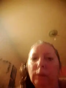 Snapshot of Mairi702 chatting on May 8, 10:20 am Mairi702 online show from May 8, 10:20 am