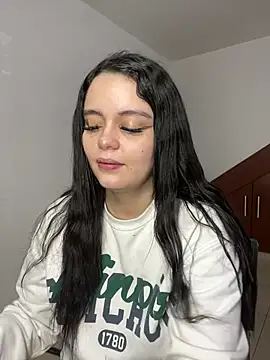 Snapshot of Selena_Roa chatting on February 7, 3:16 pm Selena Roa online show from February 7, 3:16 pm