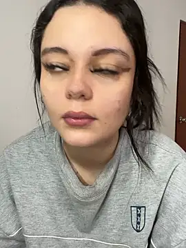 Snapshot of Selena_Roa chatting on February 12, 3:18 pm Selena Roa online show from February 12, 3:18 pm